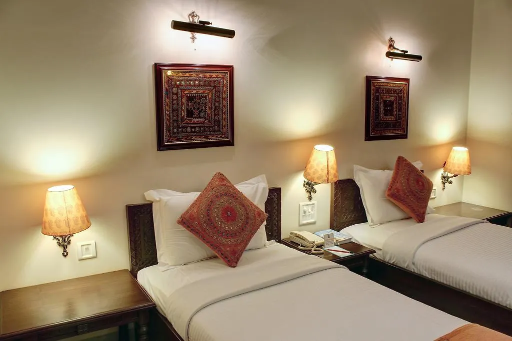 Palace On Ganges - Heritage Hotel Varanasi 3*,